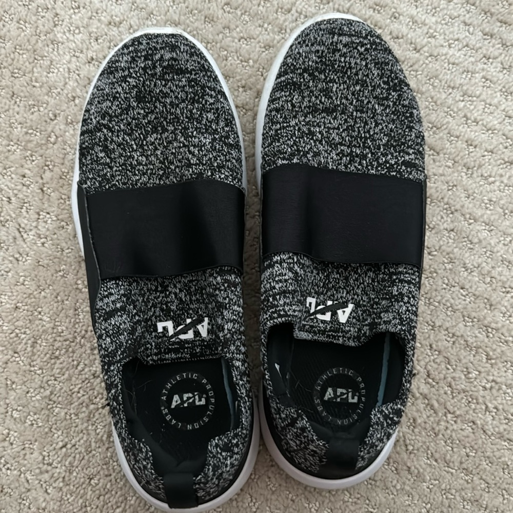 Excellent condition APL techloom sneakers